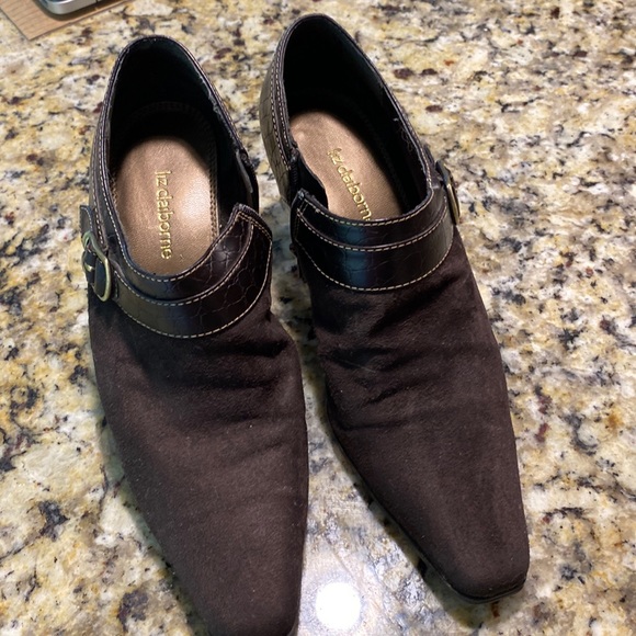 Liz Claiborne brown bootie  with buckle in size 6 1/2. - Picture 3 of 10